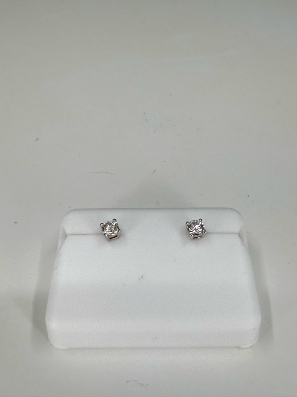 Genuine S925 .25 CTW Moissanite stud earrings with 4 prongs - Picture 3 of 6